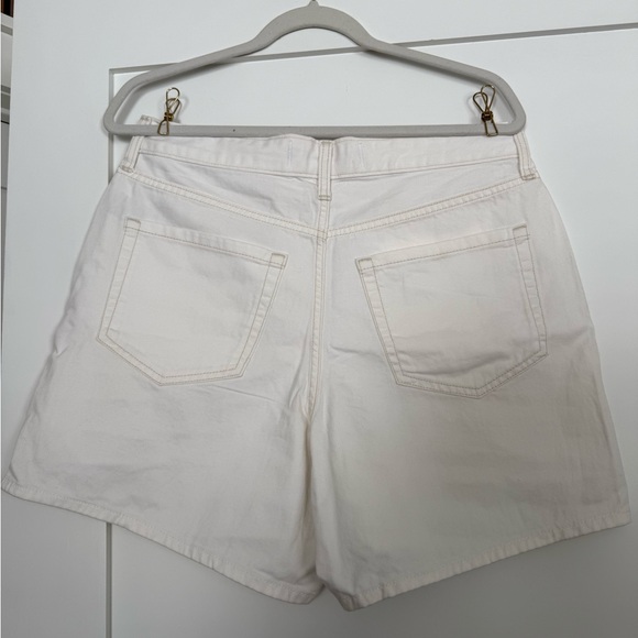 Hollister Cream Jean Shorts - Picture 2 of 3